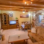 Dajana, A Cozy Pet Friendly Minutes From The Hébergement de vacances *