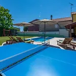 Dajana, A Cozy Pet Friendly Minutes From The Juršići