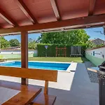 Dajana, A Cozy Pet Friendly Minutes From The *