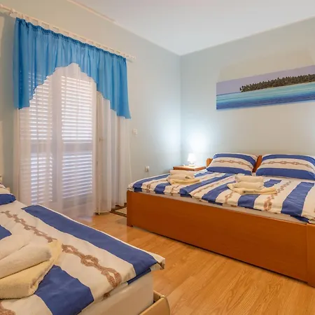 Dajana, A Cozy Pet Friendly Minutes From The بيت للعطل Juršići