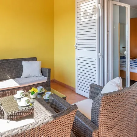Dajana, A Cozy Pet Friendly Minutes From The * Juršići