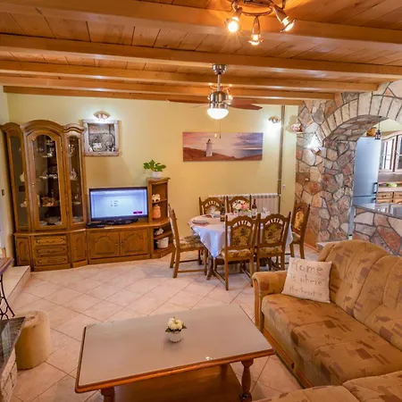 Dajana, A Cozy Pet Friendly Minutes From The Feriehus *