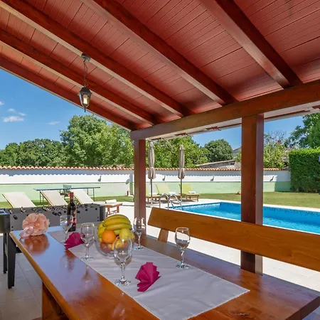 Dajana, A Cozy Pet Friendly Minutes From The بيت للعطل