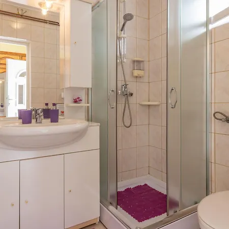بيت للعطل Dajana, A Cozy Pet Friendly Minutes From The