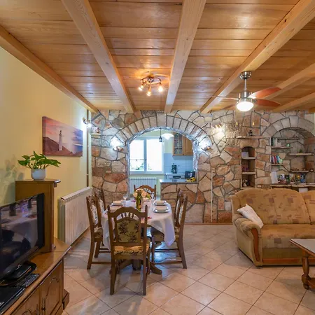 Dajana, A Cozy Pet Friendly Minutes From The Feriehus *