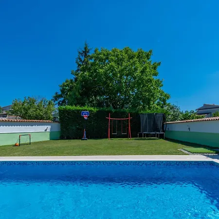 بيت للعطل Dajana, A Cozy Pet Friendly Minutes From The Juršići