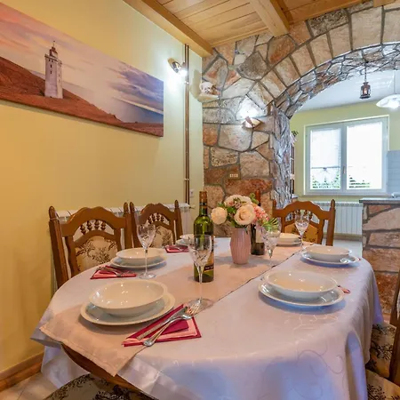 بيت للعطل Dajana, A Cozy Pet Friendly Minutes From The *