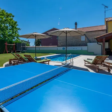 Dajana, A Cozy Pet Friendly Minutes From The Juršići