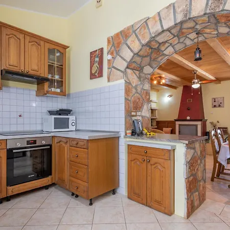 Dajana, A Cozy Pet Friendly Minutes From The بيت للعطل